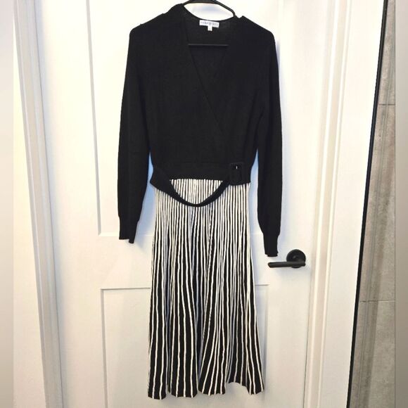 Robbie Bee Women's Two-Tone Belted Sweater Dress Sz Large - Picture 4 of 13